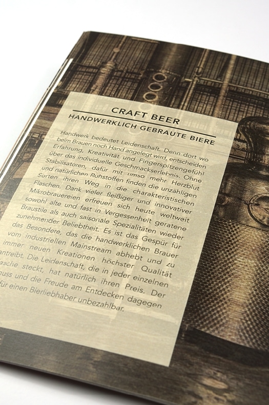 Detailaufnahme Getränkekarte mit Text zu Craft Beer